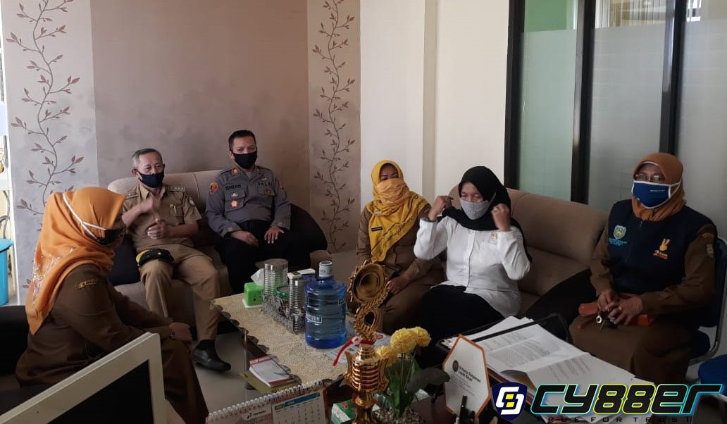 Kapolsek Balongan Hadiri di Hari Keluarga Nasional Tingkat Puskesmas, Ke XXVII Tahun 2020